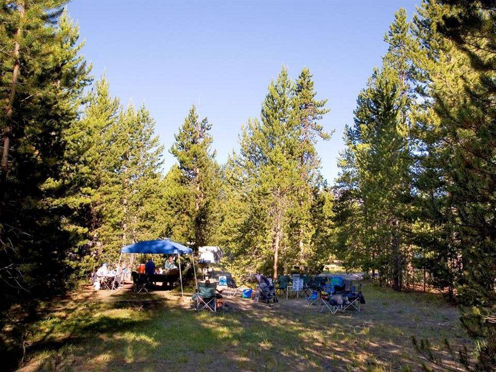 מורן Headwaters Lodge & Cabins At Flagg Ranch מראה חיצוני תמונה