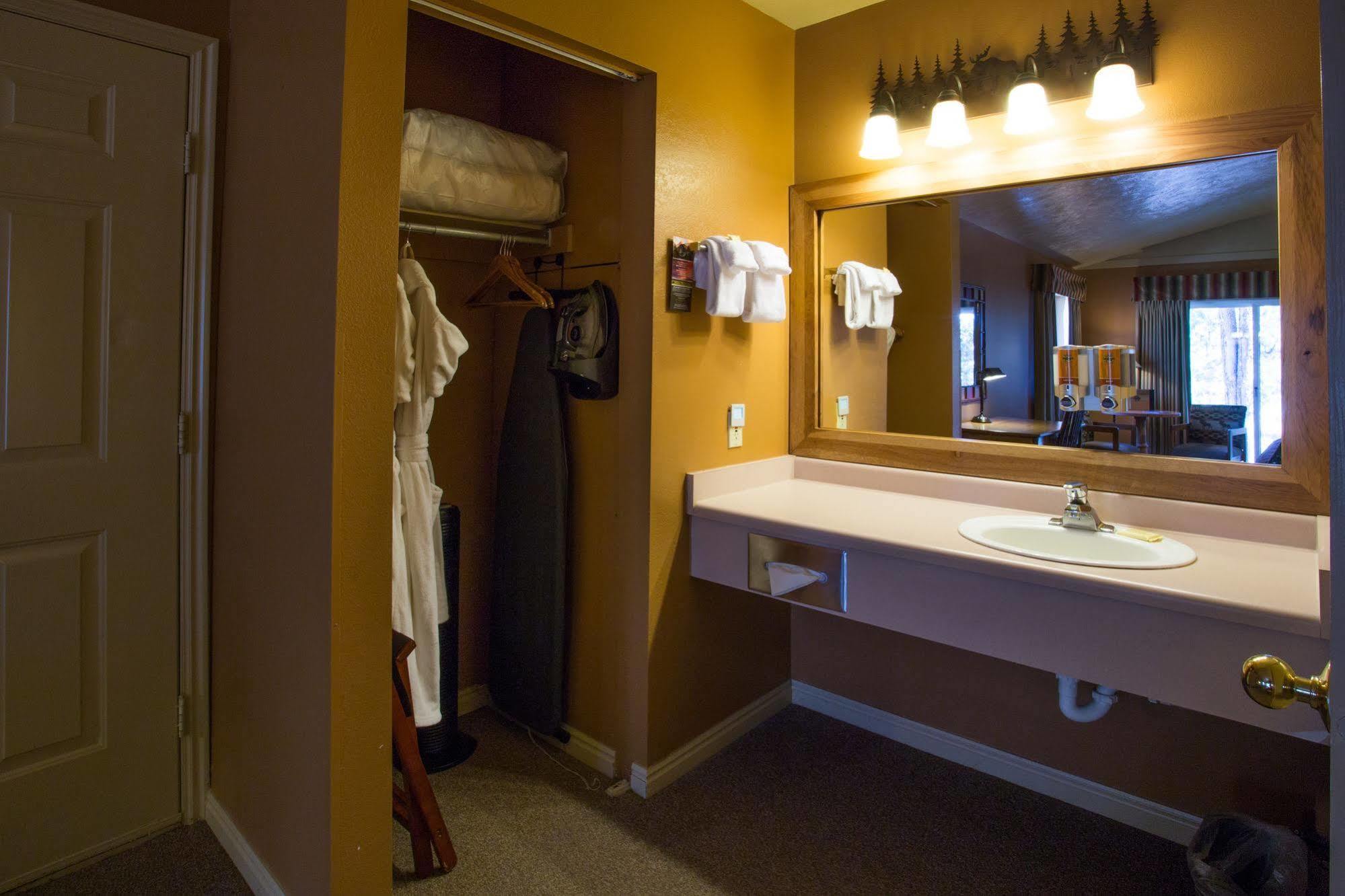מורן Headwaters Lodge & Cabins At Flagg Ranch מראה חיצוני תמונה